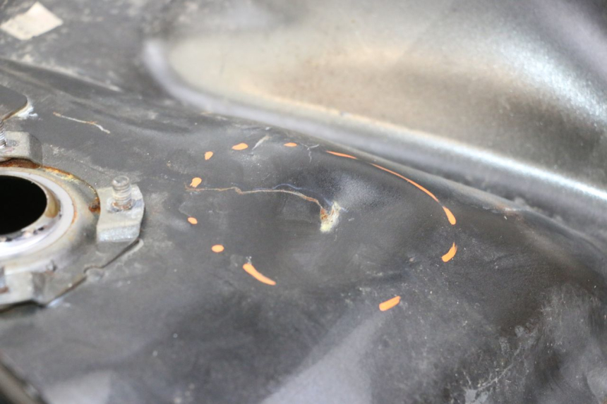 photo de FUEL TANK HONDA CBR F SC25 1000 (1989 - 1992) - Technical close-up