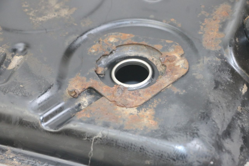 photo de FUEL TANK KYMCO DINK 4T 50 (2007 - 2018) - Fixing points details