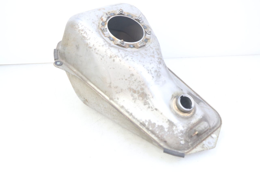 photo de FUEL TANK HONDA FJS SILVERWING SILVER WING 400 (2009 - 2016) - Surface and material condition