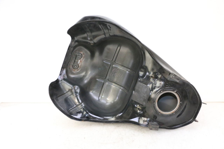 photo de FUEL TANK YAMAHA FZ6 FAZER S2 600 (2007 - 2011) - Zoom on usage condition