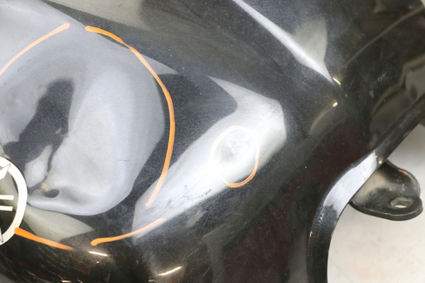 photo de FUEL TANK YAMAHA FZ6 N FAZER 600 (2004 - 2006) - Focus on structure