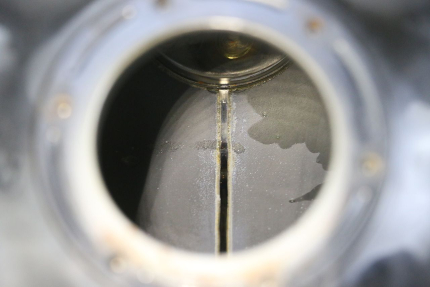 photo de FUEL TANK YAMAHA FZ6 N FAZER 600 (2004 - 2006) - Zoom on usage condition