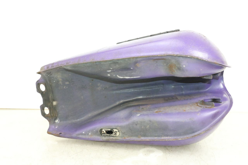 photo de FUEL TANK SUZUKI GN 125 (1997 - 2000) - Zoom on usage condition