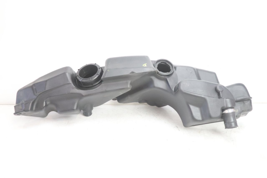 photo de FUEL TANK GILERA GP 800 (2007 - 2013) - Fixing points details