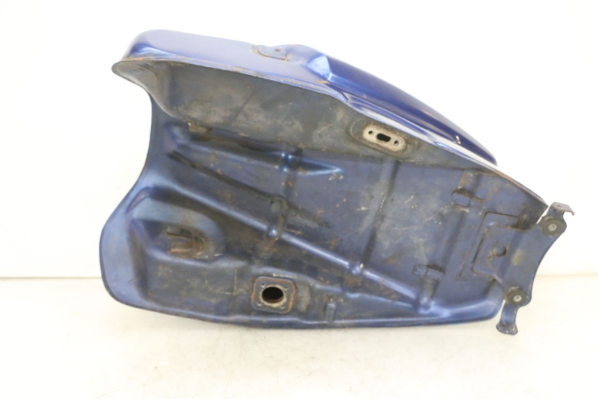 photo de FUEL TANK KAWASAKI GPX R WARBIRD 600 (1988 - 1993) - Technical close-up