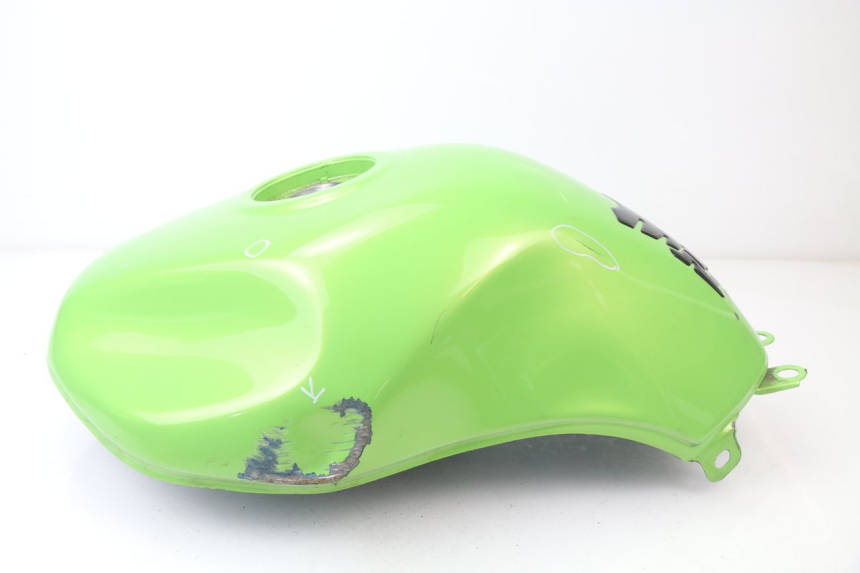 photo de FUEL TANK SUZUKI GSF N BANDIT 600 (1996 - 1999) - High-resolution close-up