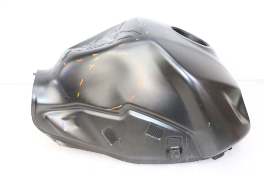 photo de FUEL TANK SUZUKI GSR 750 (2011 - 2017) - Surface and material condition