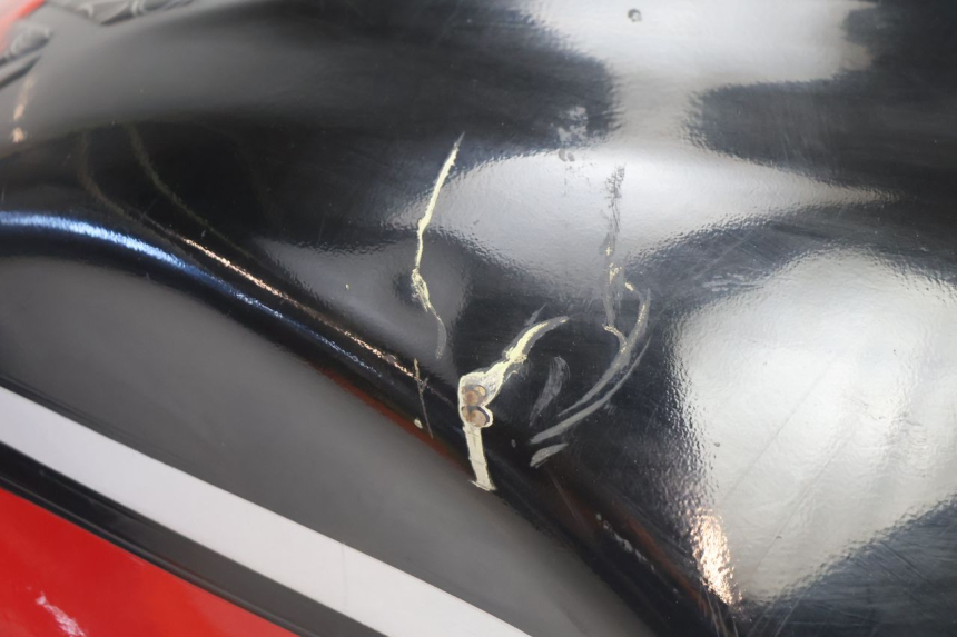 photo de FUEL TANK SUZUKI GSX F GSXF 750 (1988 - 1998) - Surface and material condition