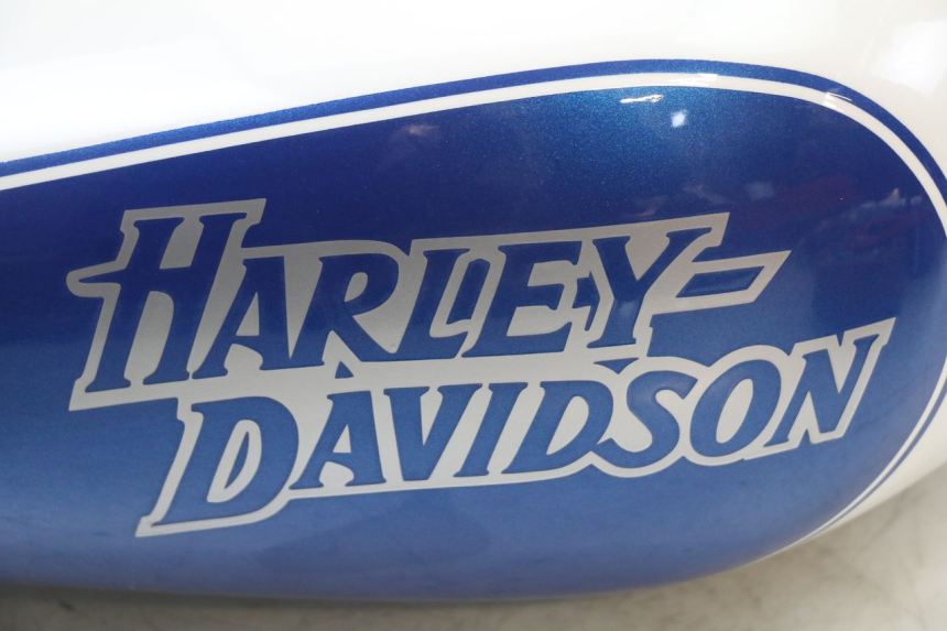 photo de FUEL TANK HARLEY DAVIDSON SPORTSTER XL CUSTOM 883 (1999 - 2006) - Zoom on usage condition