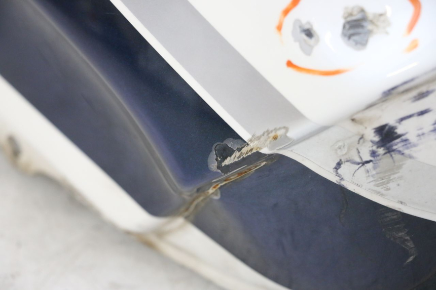 photo de FUEL TANK HONDA CBR F 1000 (1993 - 1996) - Distinctive features