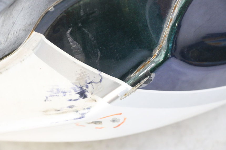 photo de FUEL TANK HONDA CBR F 1000 (1993 - 1996) - Technical close-up