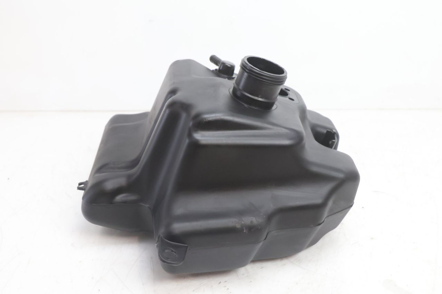 photo de FUEL TANK PEUGEOT KISBEE 2T 50 (2018 - 2022) - Zoom on usage condition