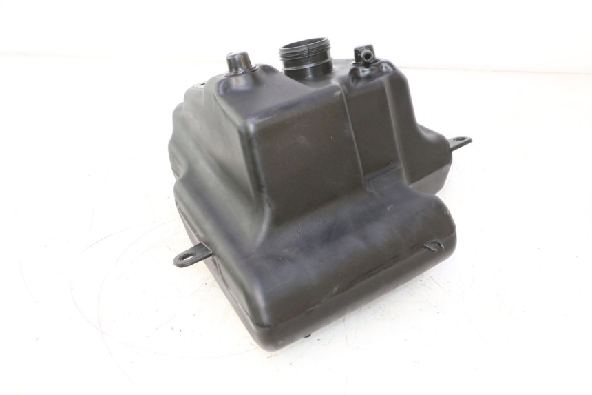 photo de FUEL TANK PEUGEOT KISBEE 4T 50 (2023 - 2026) - Zoom on usage condition