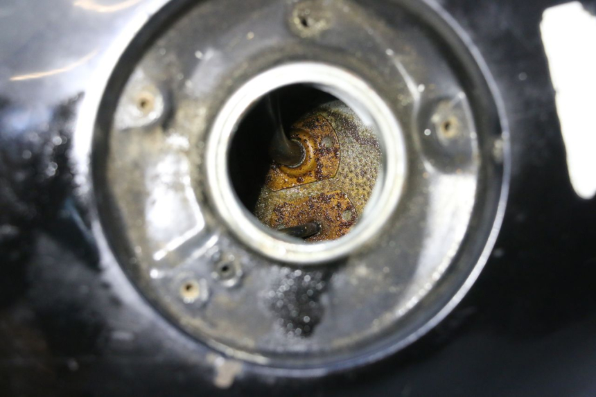 photo de FUEL TANK HONDA NSR R 125 (1994 - 2003) - Alternative perspective