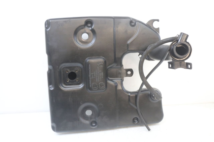 photo de FUEL TANK PEUGEOT DJANGO 125 (2014 - 2017) - Zoom on usage condition