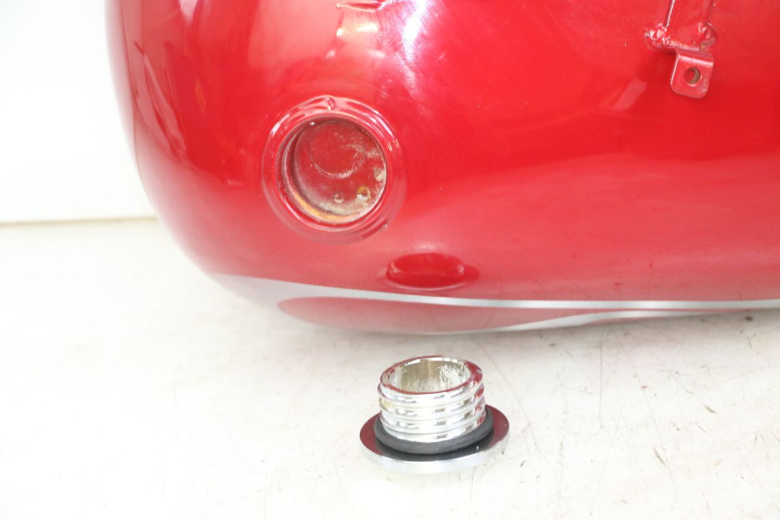 photo de FUEL TANK REGAL RAPTOR SPYDER 125 (2010 - 2018) - Fixing points details