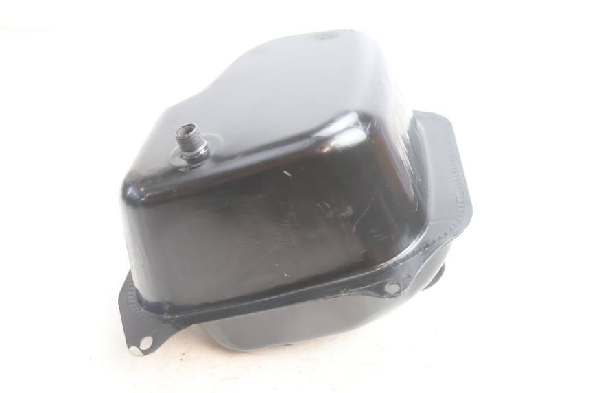photo de FUEL TANK LAZIO RENO 50 (2016 - 2021) - Fixing points details