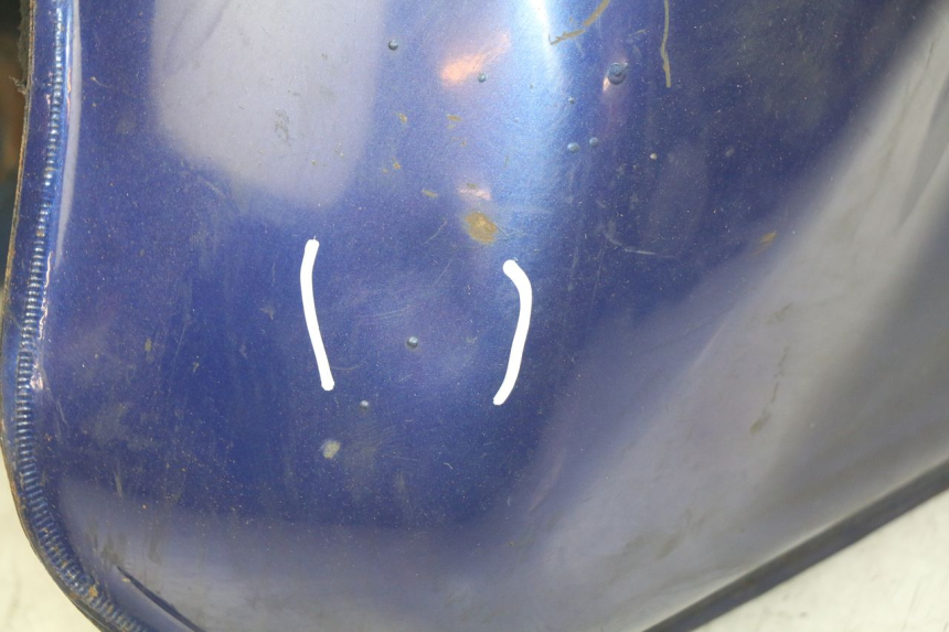 photo de FUEL TANK HYOSUNG RT KARION 125 (2003 - 2007) - Distinctive features