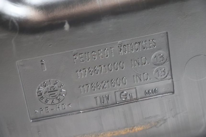 photo de FUEL TANK PEUGEOT SATELIS 125 (2006 - 2009) - Alternative perspective