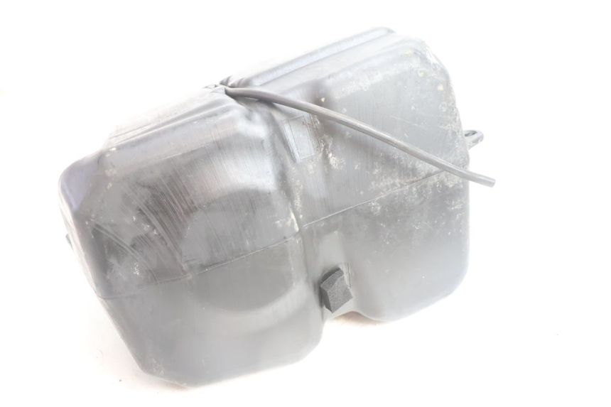 photo de FUEL TANK PEUGEOT SATELIS 125 (2006 - 2009) - Fixing points details