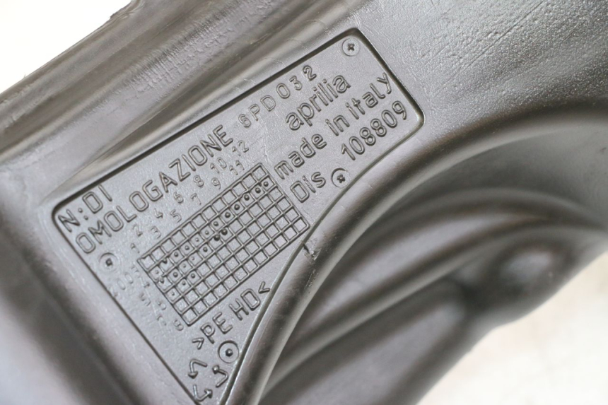 photo de FUEL TANK APRILIA SCARABEO GT TOURING 125 (1999 - 2005) - Zoom on usage condition