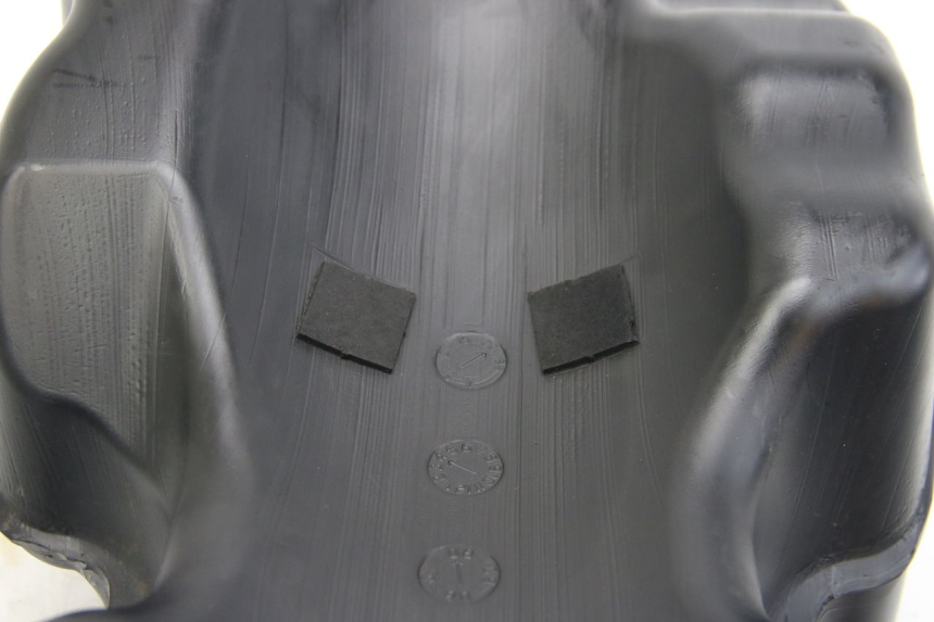 photo de FUEL TANK SUZUKI SIXTEEN 125 (2008 - 2010) - High-resolution close-up