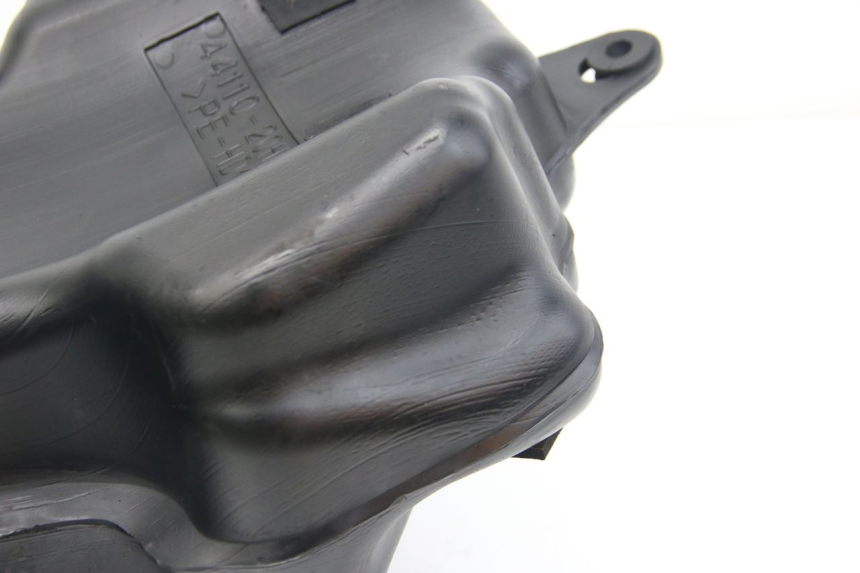 photo de FUEL TANK SUZUKI SIXTEEN 125 (2008 - 2010) - Focus on structure