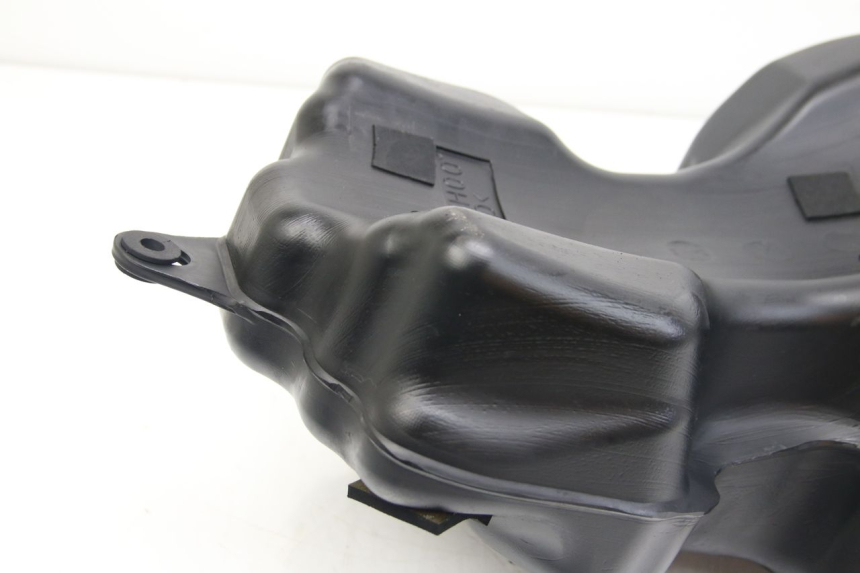 photo de FUEL TANK SUZUKI SIXTEEN 125 (2008 - 2010) - Alternative perspective