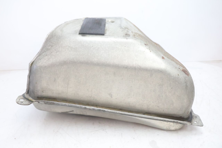 photo de FUEL TANK CAN-AM SPYDER RS 1000 (2008 - 2012) - Markings and original references