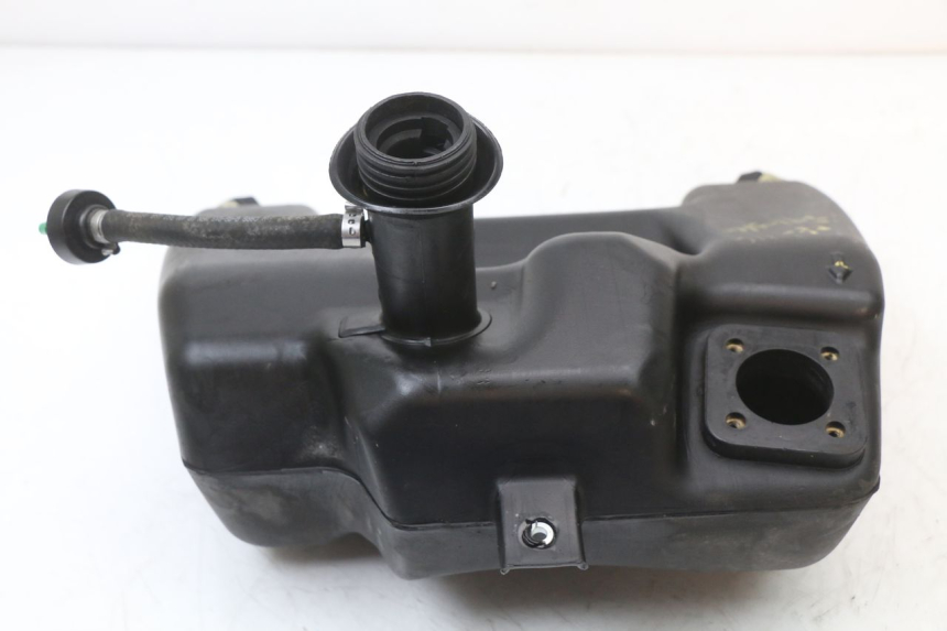 photo de FUEL TANK APRILIA SR 2T 50 (2018 - 2022) - Technical close-up