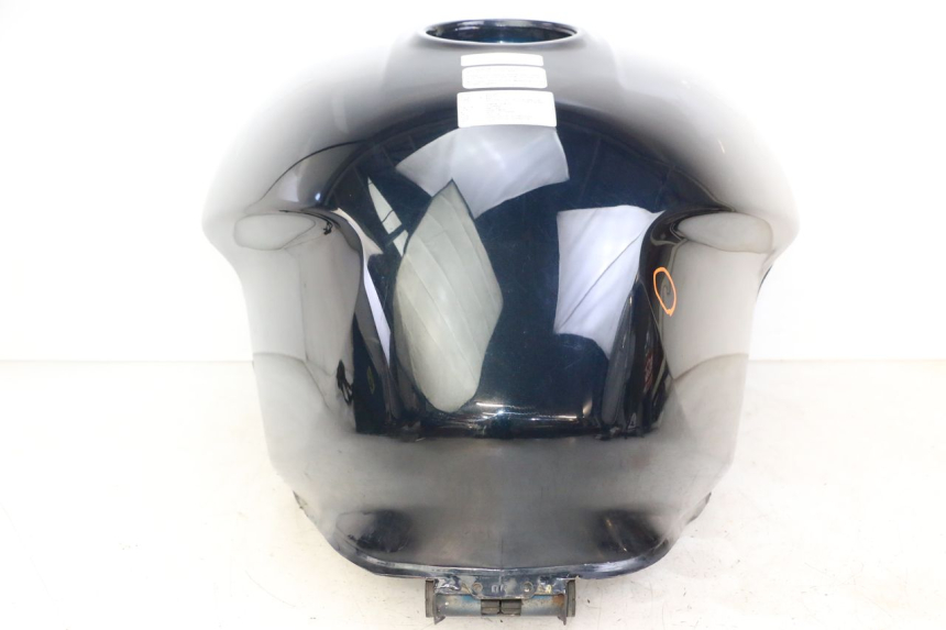 photo de FUEL TANK HONDA ST PAN EUROPEAN 1300 (2002 - 2013) - Focus on structure