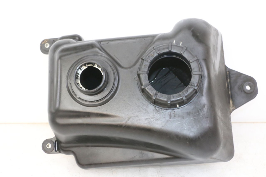 photo de FUEL TANK SUZUKI BURGMAN 125 (2018 - 2021) - Zoom on usage condition