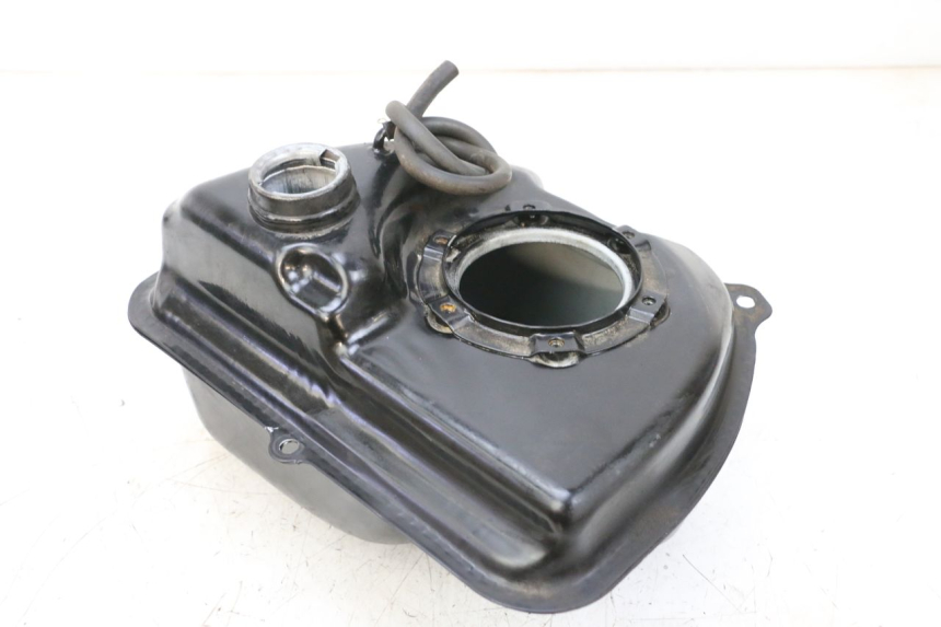 photo de FUEL TANK NECO TEMPO 4T 50 (2022 - 2026) - Fixing points details