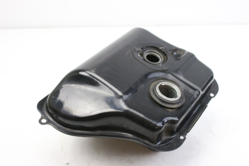 photo de FUEL TANK PEUGEOT TWEET 125 (2010 - 2017) - Zoom on usage condition