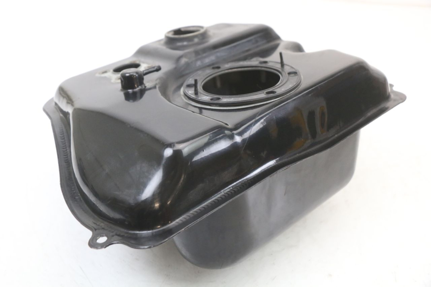photo de FUEL TANK PEUGEOT TWEET 125 (2018 - 2021) - Zoom on usage condition