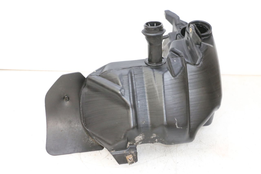 photo de FUEL TANK PIAGGIO VESPA GTS SUPER IE 125 (2009 - 2016) - Alternative perspective