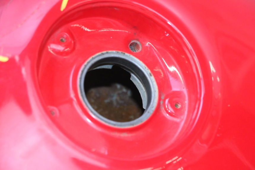 photo de FUEL TANK HONDA VFR FI RC46 800 (1998 - 2001) - Fixing points details