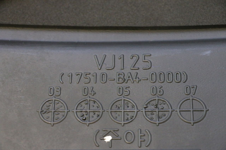 photo de FUEL TANK DAELIM VJ ROADWIN 125 (2004 - 2007) - Fixing points details