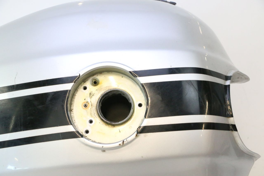 photo de FUEL TANK YAMAHA XJR 1300 (1998 - 2002) - High-resolution close-up