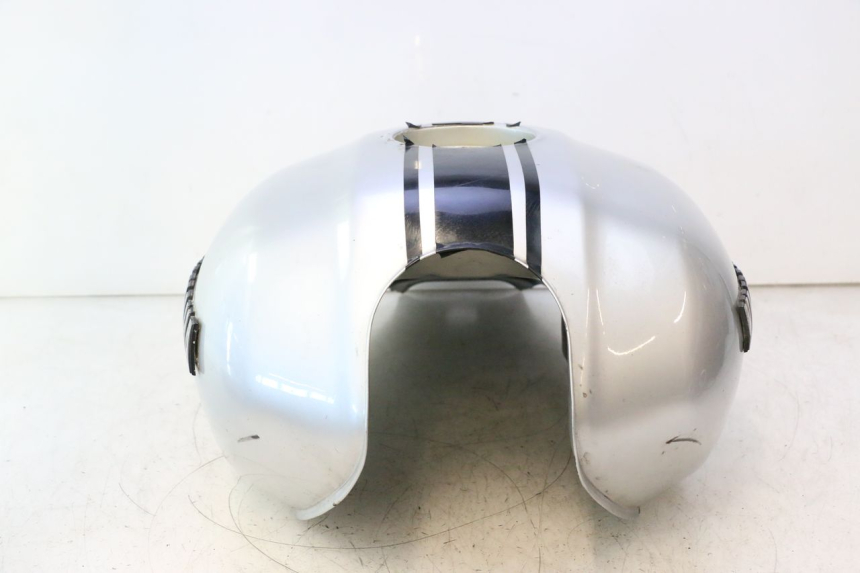 photo de FUEL TANK YAMAHA XJR 1300 (1998 - 2002) - Fixing points details