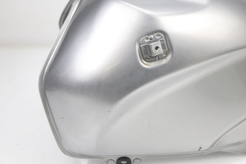 photo de FUEL TANK HONDA XLV VARADERO 125 (2000 - 2006) - Distinctive features