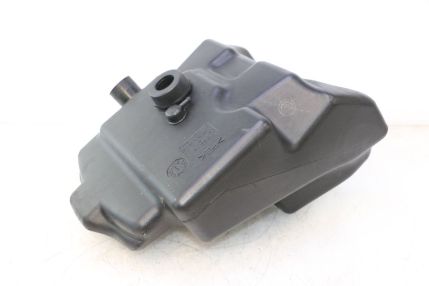 photo de FUEL TANK YAMAHA YP MAJESTY 125 (2002 - 2006) - Alternative perspective