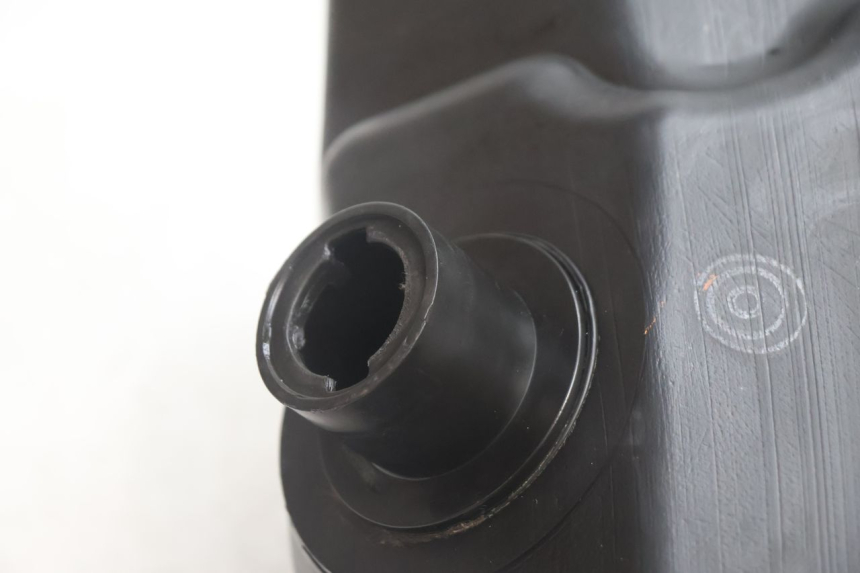 photo de FUEL TANK YAMAHA YP MAJESTY 125 (2002 - 2006) - Zoom on usage condition