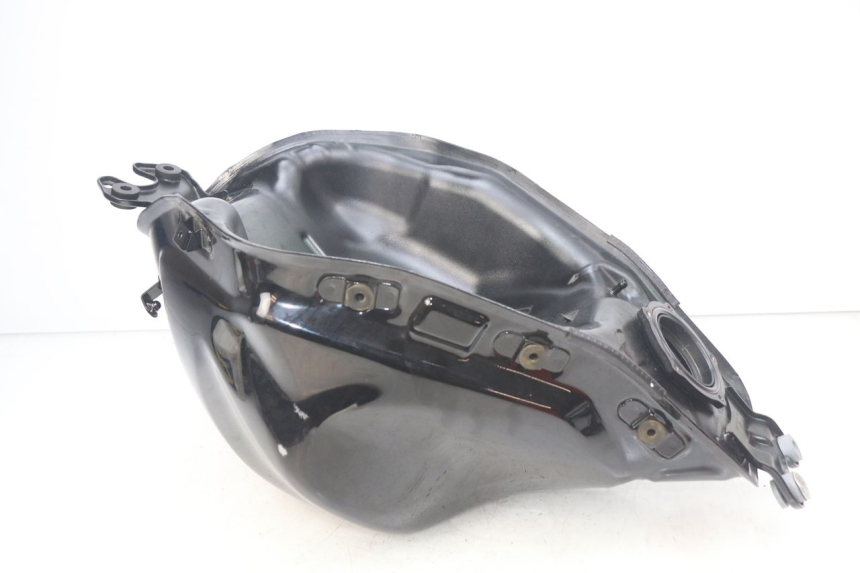 photo de FUEL TANK KAWASAKI Z 650 (2016 - 2019) - Zoom on usage condition