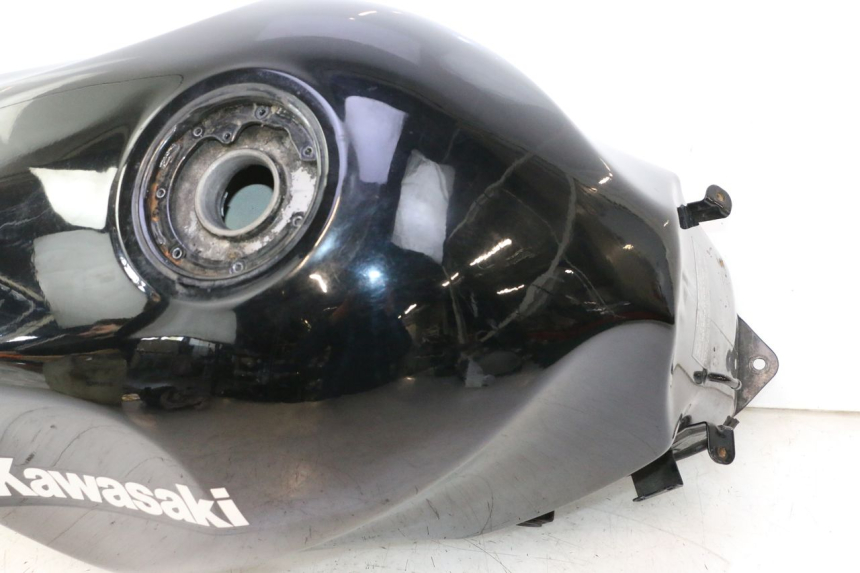 photo de FUEL TANK KAWASAKI ZZR 600 (1995 - 2004) - Distinctive features