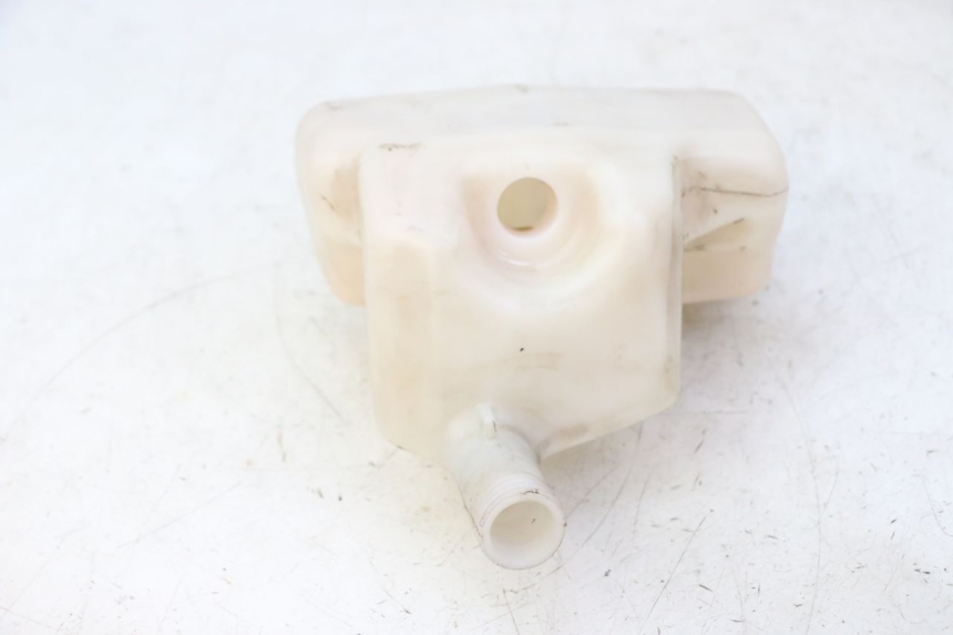 photo de OIL TANK PEUGEOT CITYSTAR 50 (2013 - 2017) - Fixing points details