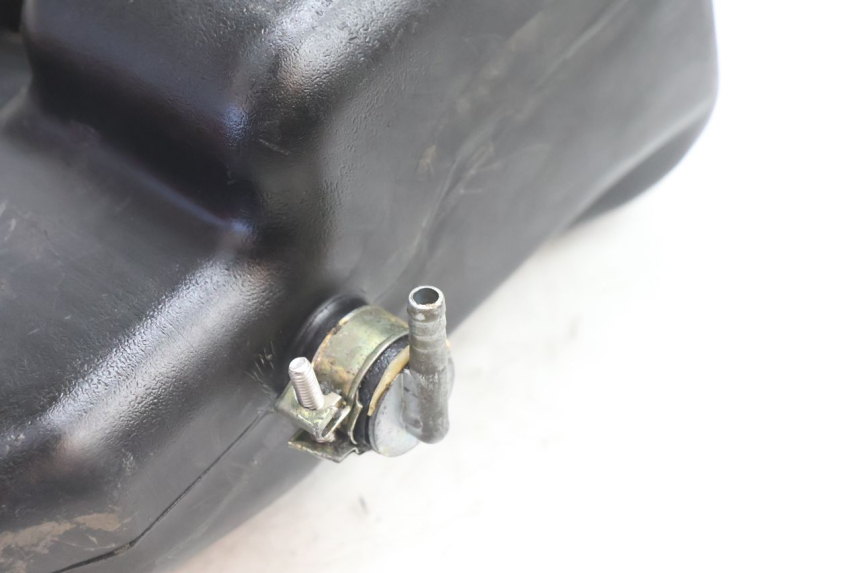 photo de OIL TANK PIAGGIO FLY 2T 50 (2004 - 2017) - Alternative perspective
