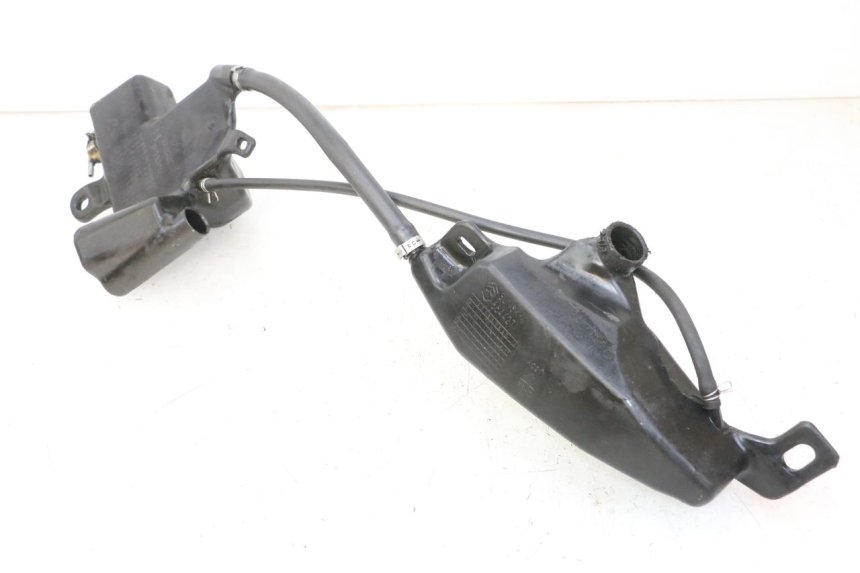 photo de OIL TANK PIAGGIO NEW TYPHOON 50 (2010 - 2017) - Fixing points details