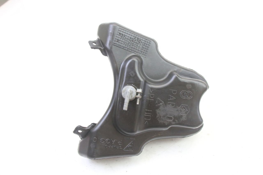 photo de OIL TANK GILERA RUNNER SP 50 (2006 - 2008) - Fixing points details