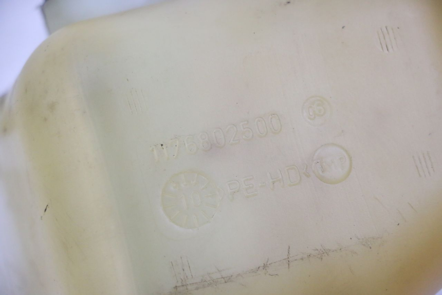 photo de OIL TANK PEUGEOT SATELIS 125 (2006 - 2009) - Zoom on usage condition